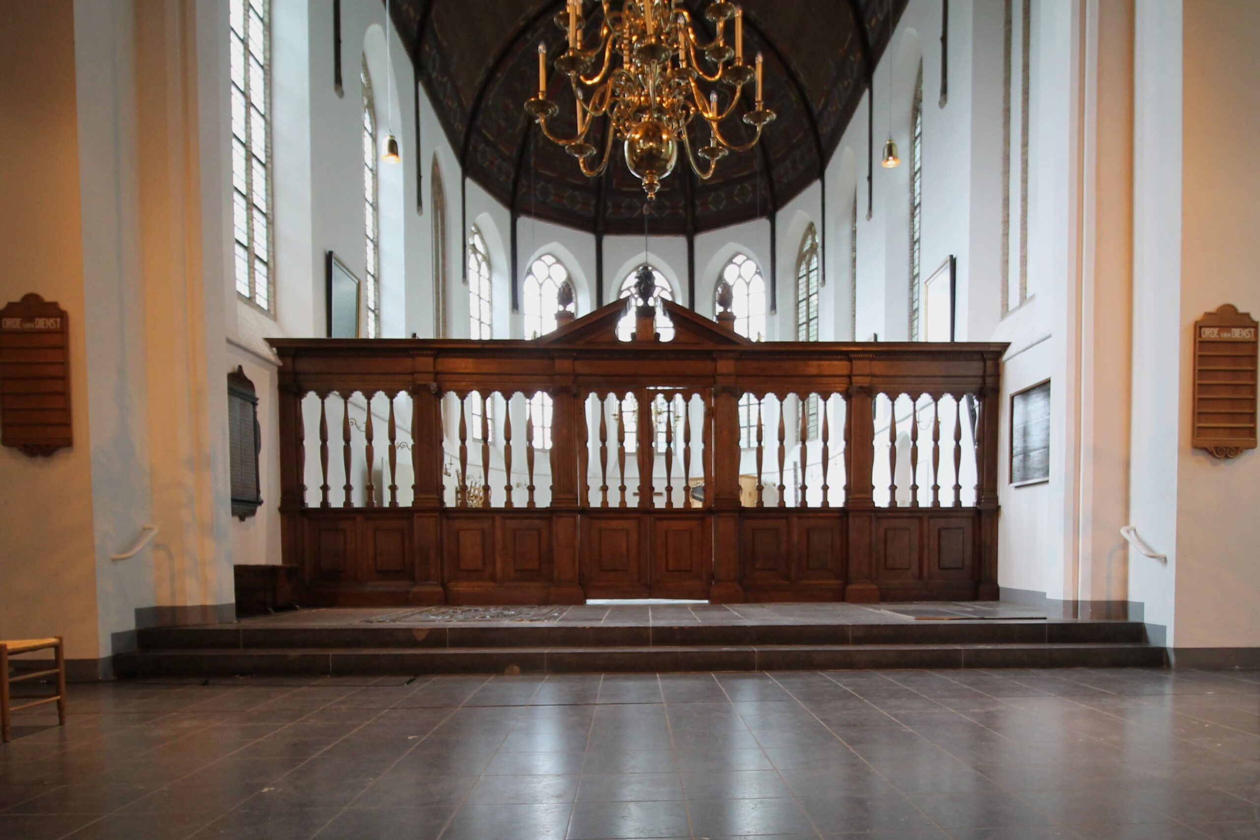 Restauratie koorhek in de Oude kerk van Rijswijk